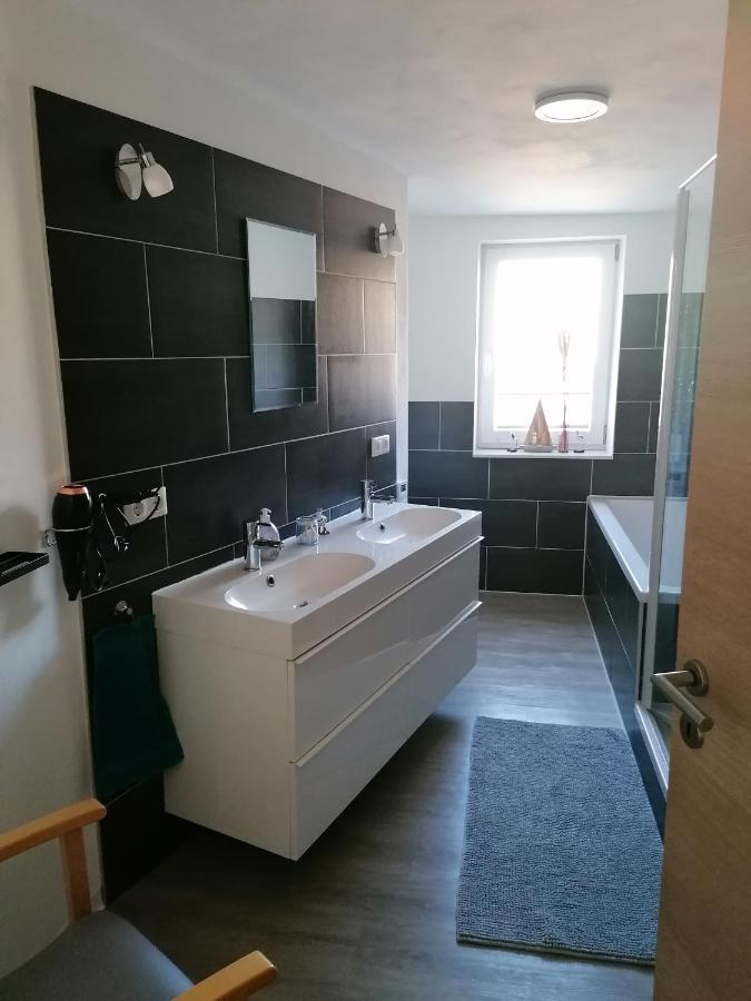 Fewo Im Lehm-Fachwerkhaus Erfurt Mit 3 Einzelnen Schlafzimmern Je Mit Tv ภายนอก รูปภาพ